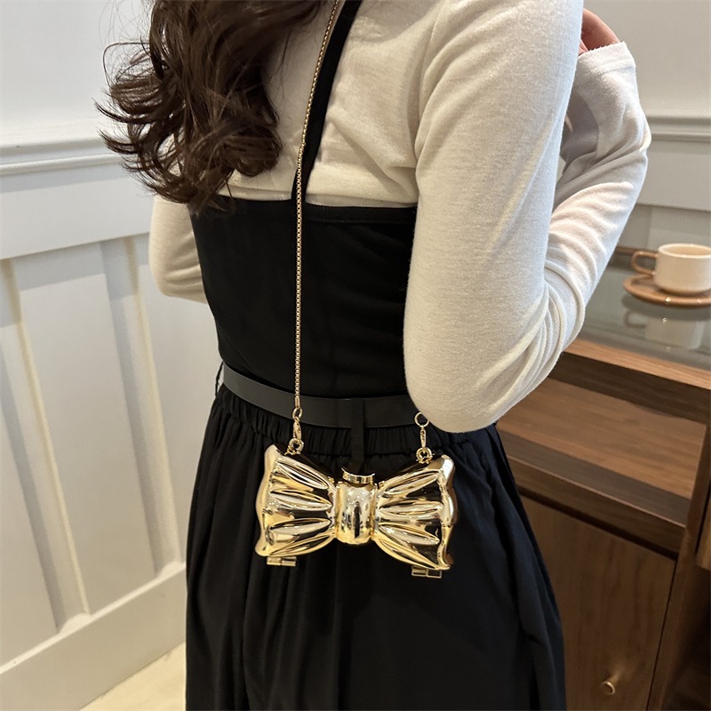 กระเป๋าคลัทช์ทรงโบว์โลหะสีทองเ - Luxury Bags Mini บทวิจารณ์และราคา